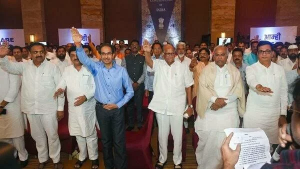 Photo of महाराष्ट्र- उद्धव ठाकरे ने राज ठाकरे से बात की, उद्धव ठाकरे ने फोन पर बातचीत की, शपथ ग्रहण समारोह में आने का न्योता दिया, राज ठाकरे को समारोह में आने का न्योता दिया।