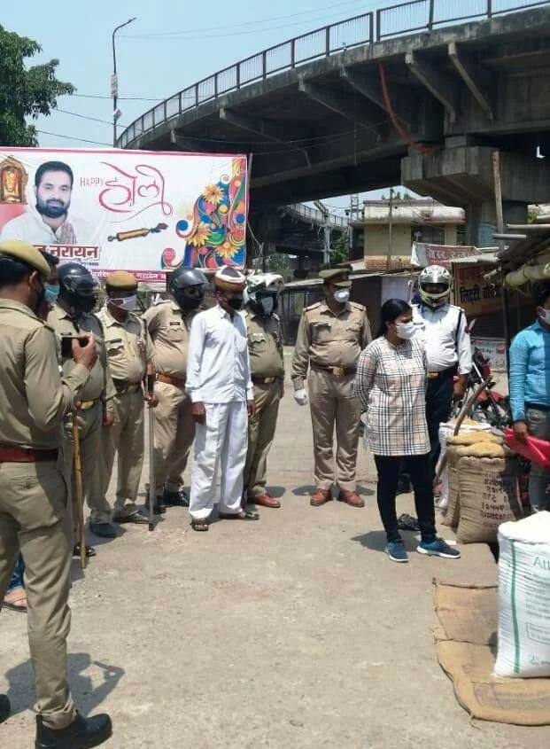 Photo of ओवर रेटिंग और घटतौली करने वालों के खिलाफ प्रशासन का एक्शन जारी, सिटी मजिस्ट्रेट ने पकड़ी घटतौली, लगाया जुर्माना