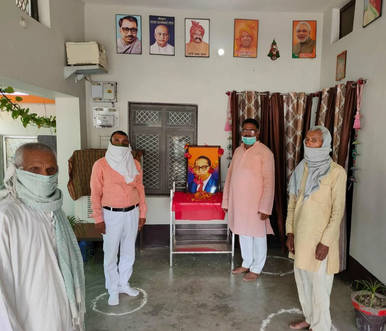 Photo of अपना दल एस के जिला अध्यक्ष राकेश वर्मा ने अपने आवास पर पुष्प अर्पित कर मनाई अम्बेडकर जयंती