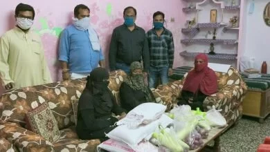 Photo of स्वराज नगर में गरीब व बेसहारा महिलाओं में आरएसएस ने किया राशन का वितरण