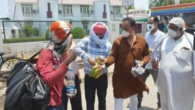 Photo of व्यापार मंडल प्रदेश अध्यक्ष अतुल गुप्ता लगातार बेसहारा व गरीबो तक पहुँचा रहे खाद्य सामग्री