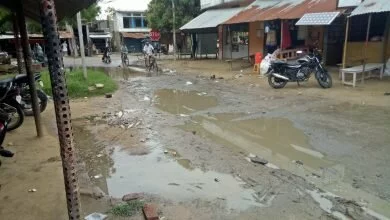 Photo of जरा सी बारिश से समंदर बन जाते है मद्दों भट्टा देवरिया की सड़कें