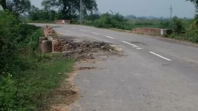 Photo of टूटा पुल बड़े हादसे का कर रहा इंतज़ार, अमेठी को लखनऊ से जोड़ने वाला मुख्य सड़क मार्ग,नहीं पड़ी किसी विभागीय अधिकारी की नज़र